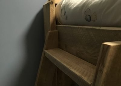 Stapelbed van steigerhout